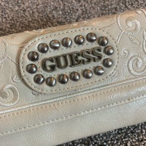 Guess women’s wallet